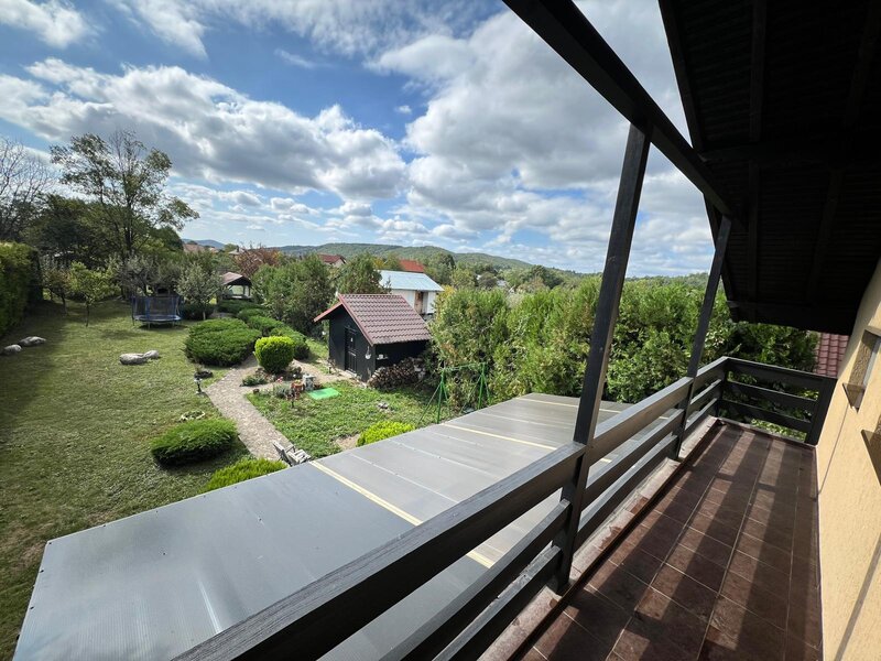 Prahova, casa mare P+1+M- 193 mp construiti, teren 1599 mp, in Brebu